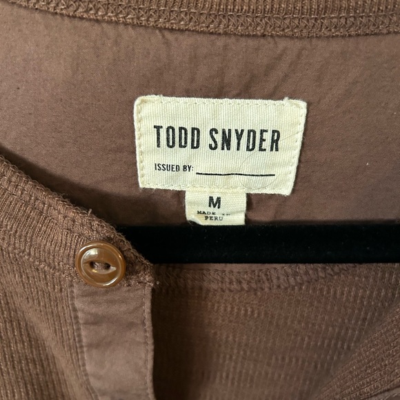 TODD SNYDER Men's Brown long sleeve Henley Shirt size medium - Picture 2 of 3